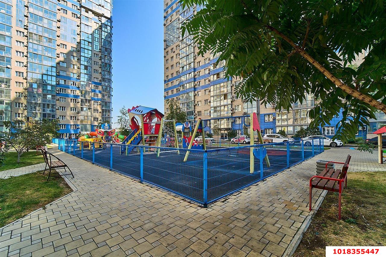 Фото №1: 1-комнатная квартира 42&nbsp;м², 20/25&nbsp;эт. - Краснодар, Карасунский внутригородской округ, Хлопчато-бумажный Комбинат, мкр. жилой комплекс Аквамарин, ул. Уральская, 75к2