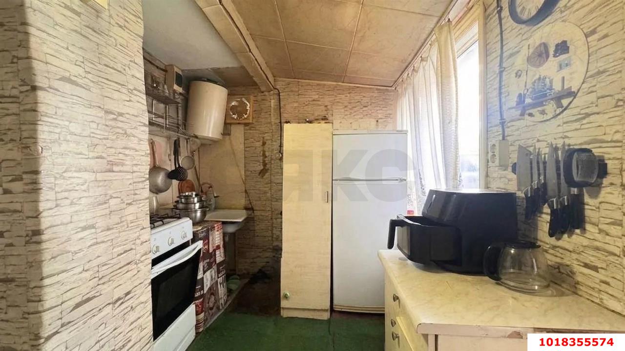 Фото №1: 2-комнатная квартира 35&nbsp;м², 1/1&nbsp;эт. - Краснодар, Центральный внутригородской округ, мкр. Центральный, ул. Красноармейская, 67