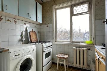 Фото №1: 3-комнатная квартира 50 м², 5/5 эт. - Краснодар, мкр. Гидростроителей, ул. имени Дмитрия Благоева, 2