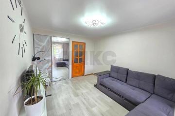 Фото №1: 2-комнатная квартира 43 м², 2/5 эт. - Краснодар, мкр. Славянский, ул. Красных Партизан, 155