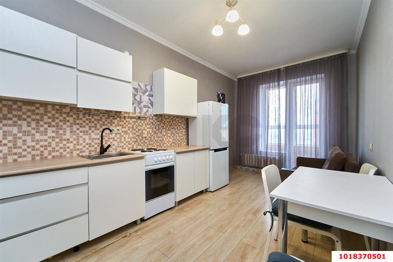 Фото №1: 1-комнатная квартира 40&nbsp;м², 15/18&nbsp;эт. - Краснодар, Карасунский внутригородской округ, Хлопчато-бумажный Комбинат, мкр. жилой комплекс Элегант, ул. Старокубанская, 137к2