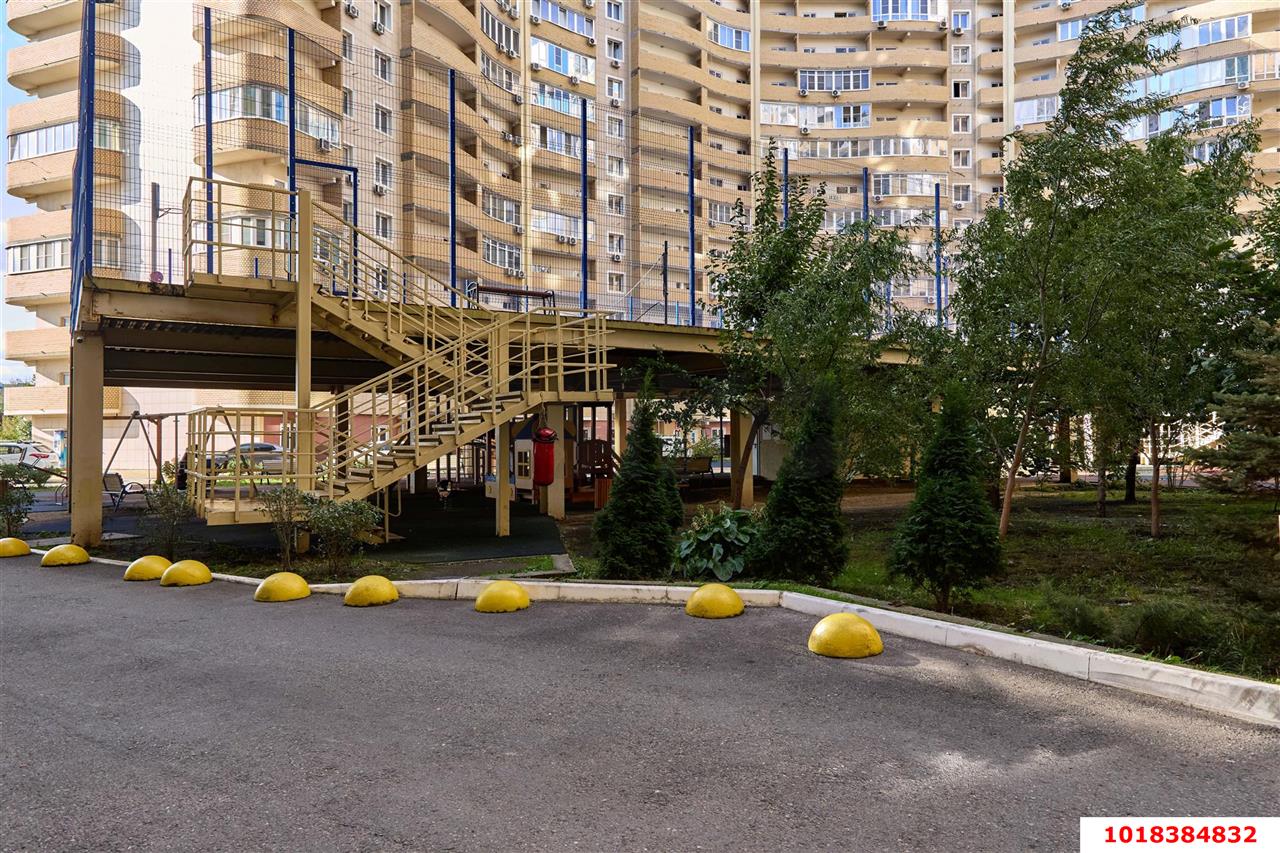 Фото №2: 1-комнатная квартира 61&nbsp;м², 18/22&nbsp;эт. - Краснодар, Центральный внутригородской округ, Дубинка, жилой комплекс Радонеж, мкр. Черёмушки, ул. Вишняковой, 1/23к1