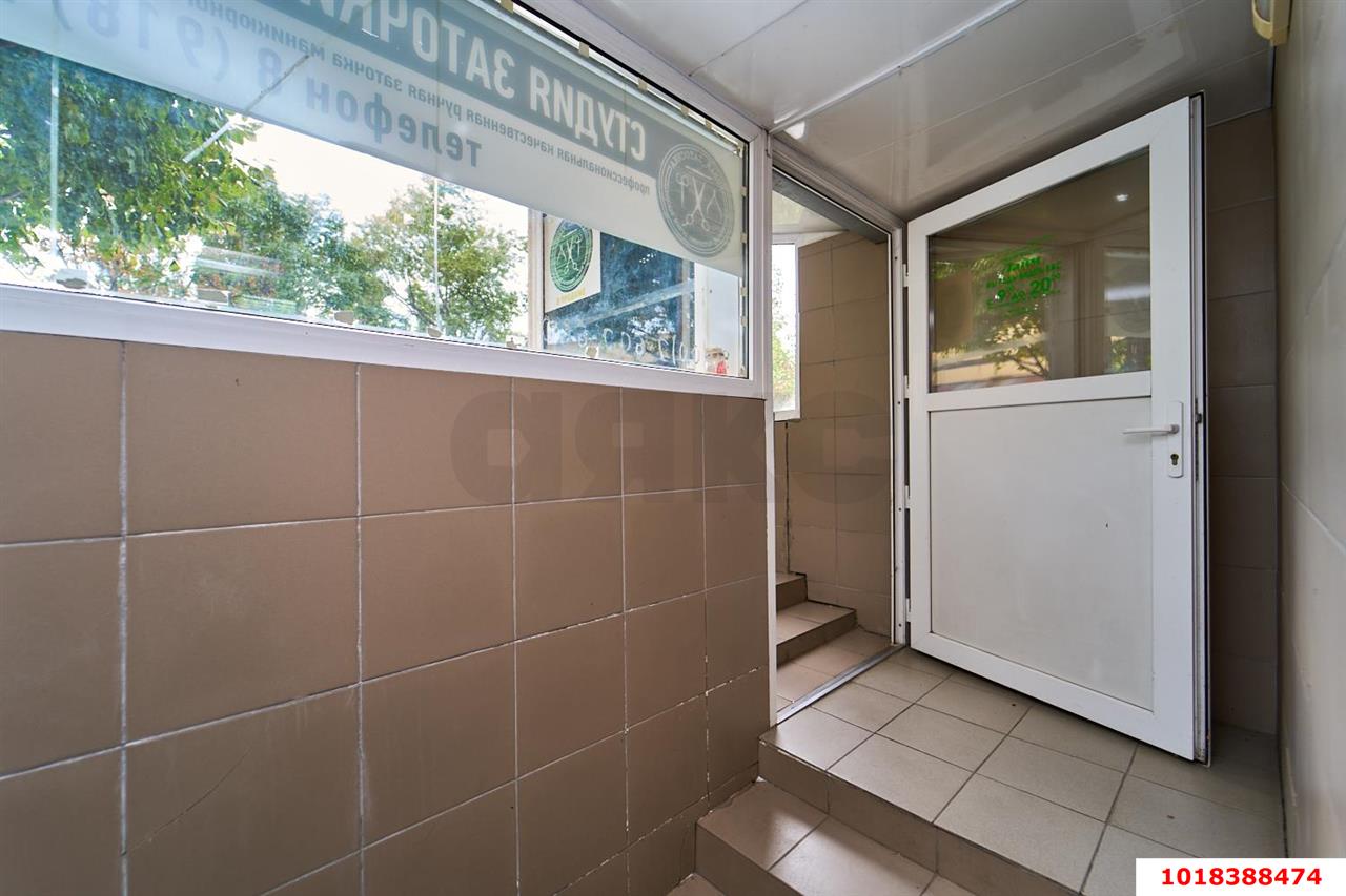 Фото №3: Торговое помещение 39&nbsp;м², 16&nbsp;эт. - Краснодар, Центральный внутригородской округ, жилой комплекс имени Чехова, мкр. Дубинка, ул. имени Чехова, 4