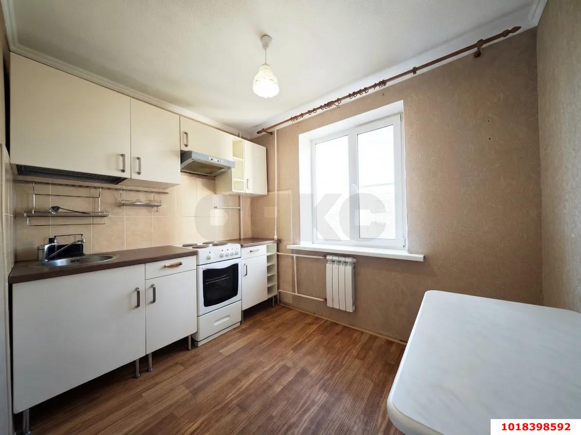 Фото №1: 1-комнатная квартира 32&nbsp;м², 6/9&nbsp;эт. - Краснодар, Западный внутригородской округ, мкр. Юбилейный, ул. 70-летия Октября, 8