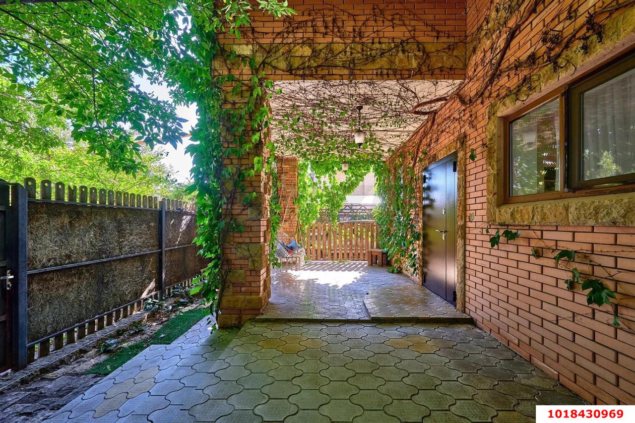 Фото №2: Дом 179&nbsp;м² + 3.5&nbsp;сот., 2&nbsp;эт. - Яблоновский, ул. Дружбы, 57