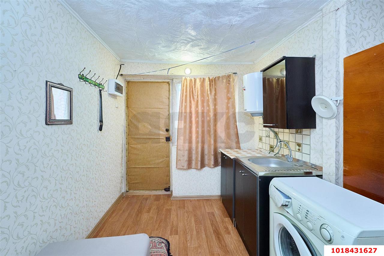 Фото №2: Студия 13&nbsp;м², 1/1&nbsp;эт. - Краснодар, Центральный внутригородской округ, мкр. Центральный, ул. Комсомольская, 78