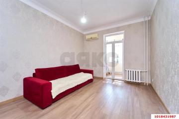 Фото №1: 2-комнатная квартира 62 м², 2/3 эт. - Краснодар, мкр. Западный внутригородской округ, ул. Красная, 129