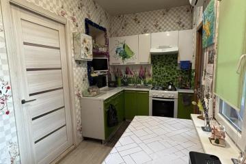 Фото №1: 2-комнатная квартира 43 м², 1/2 эт. - Краснодар, мкр. Центральный, ул. Коммунаров, 151