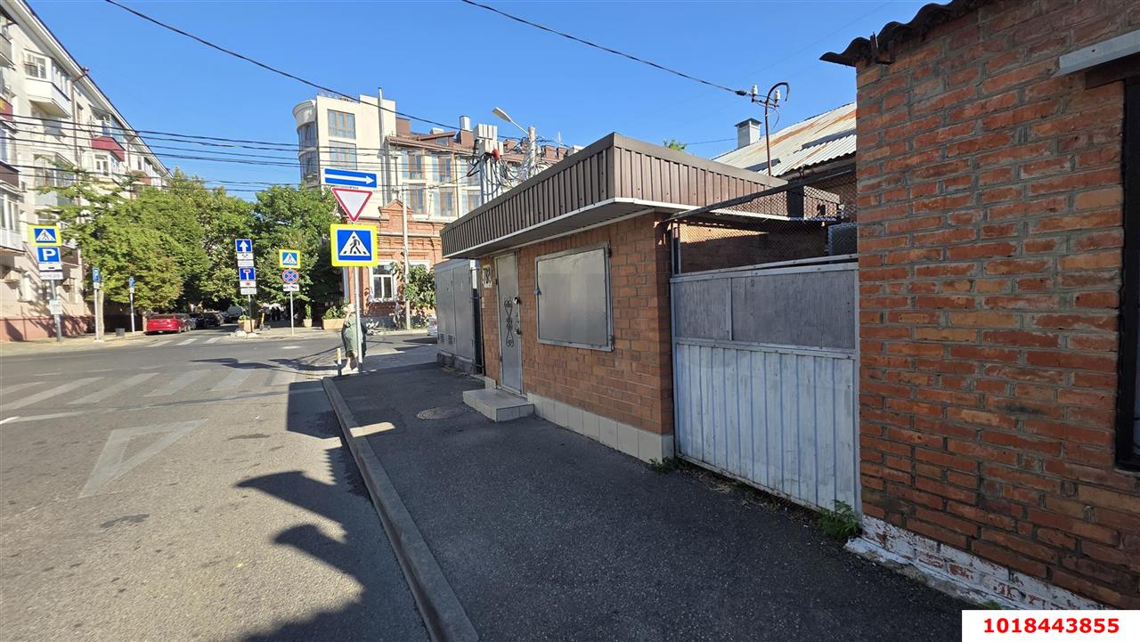Фото №2: Торговое помещение 7&nbsp;м², 1&nbsp;эт. - Краснодар, Западный внутригородской округ, мкр. Центральный, ул. Чапаева, 78