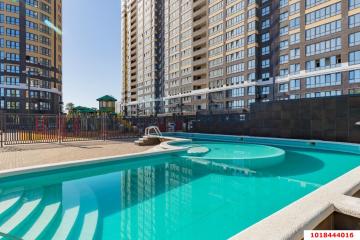 Фото №1: 1-комнатная квартира 39 м², 18/24 эт. - Краснодар, мкр. жилой комплекс Фамилия, ул. Старокубанская, 124к1