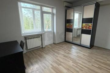 Фото №1: 1-комнатная квартира 38 м², 3/3 эт. - Краснодар, мкр. Дубинка, пр-д Полины Осипенко, 125/1