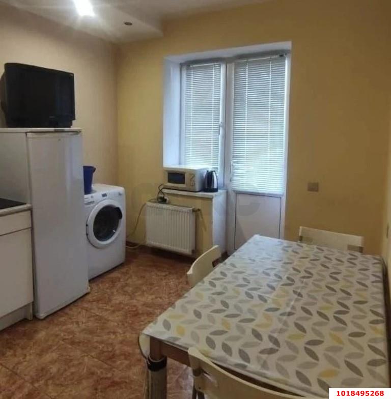 Фото №1: 1-комнатная квартира 40&nbsp;м², 1/10&nbsp;эт. - Краснодар, Центральный внутригородской округ, Покровка, мкр. Центральный, ул. Карасунская набережная, 99