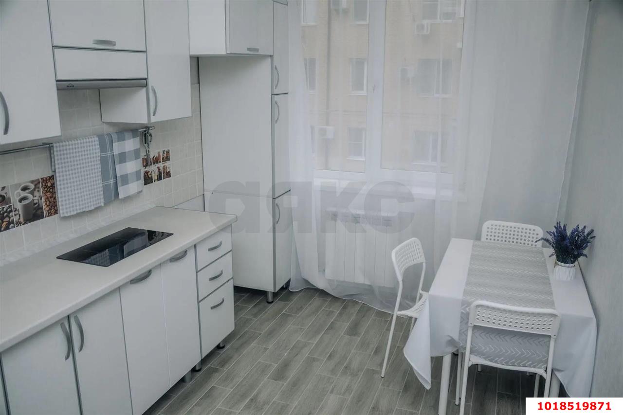Фото №1: 1-комнатная квартира 38&nbsp;м², 2/7&nbsp;эт. - Краснодар, Прикубанский внутригородской округ, мкр. Музыкальный, ул. имени С.С. Прокофьева, 31