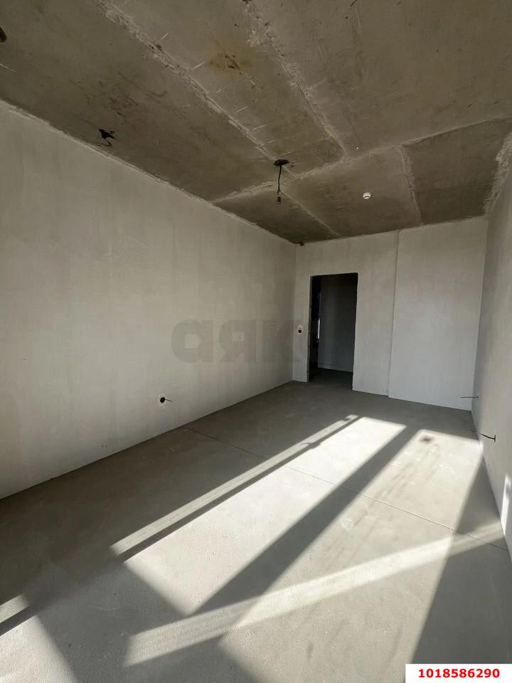 Фото №4: 2-комнатная квартира 71&nbsp;м², 13/24&nbsp;эт. - Знаменский, Карасунский внутригородской округ, мкр. Родные Просторы, ул. Природная, 10Бк21