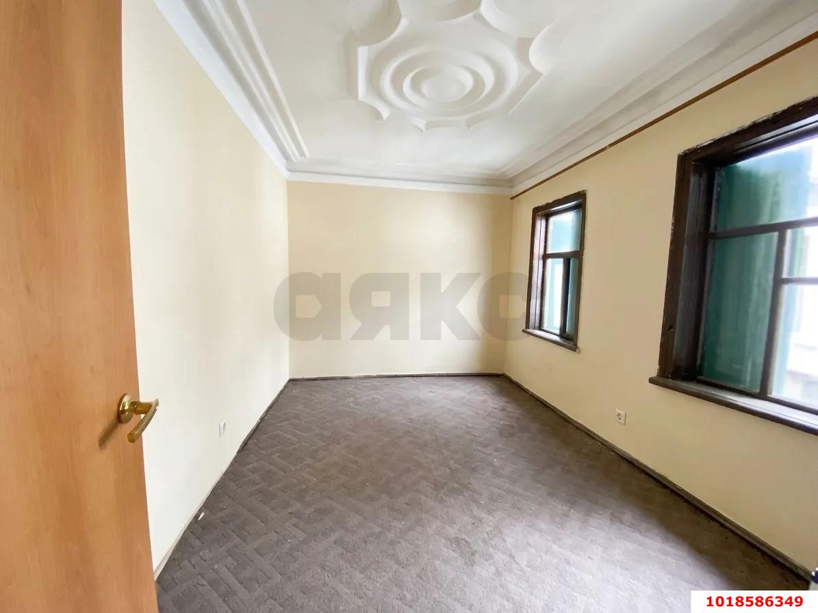 Фото №1: 2-комнатная квартира 38&nbsp;м², 1/1&nbsp;эт. - Краснодар, Центральный внутригородской округ, мкр. Центральный, ул. Гоголя, 116