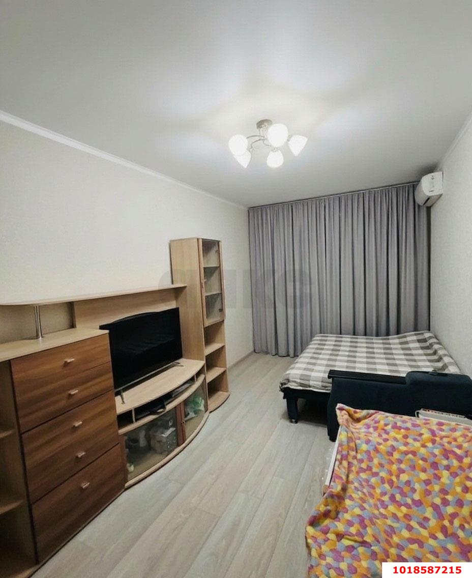 Фото №1: 1-комнатная квартира 36&nbsp;м², 3/6&nbsp;эт. - Краснодар, Прикубанский внутригородской округ, мкр. имени Петра Метальникова, ул. Защитников Отечества, 5