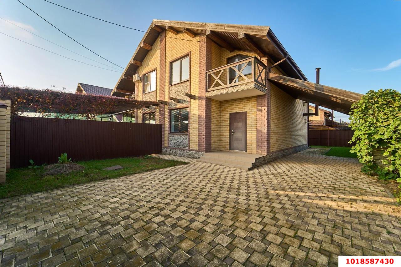 Фото №1: Дом 135&nbsp;м² + 2.7&nbsp;сот., 2&nbsp;эт. - Российский, Прикубанский внутригородской округ, мкр. КП Альпийская деревня, ул. Витебская, 75