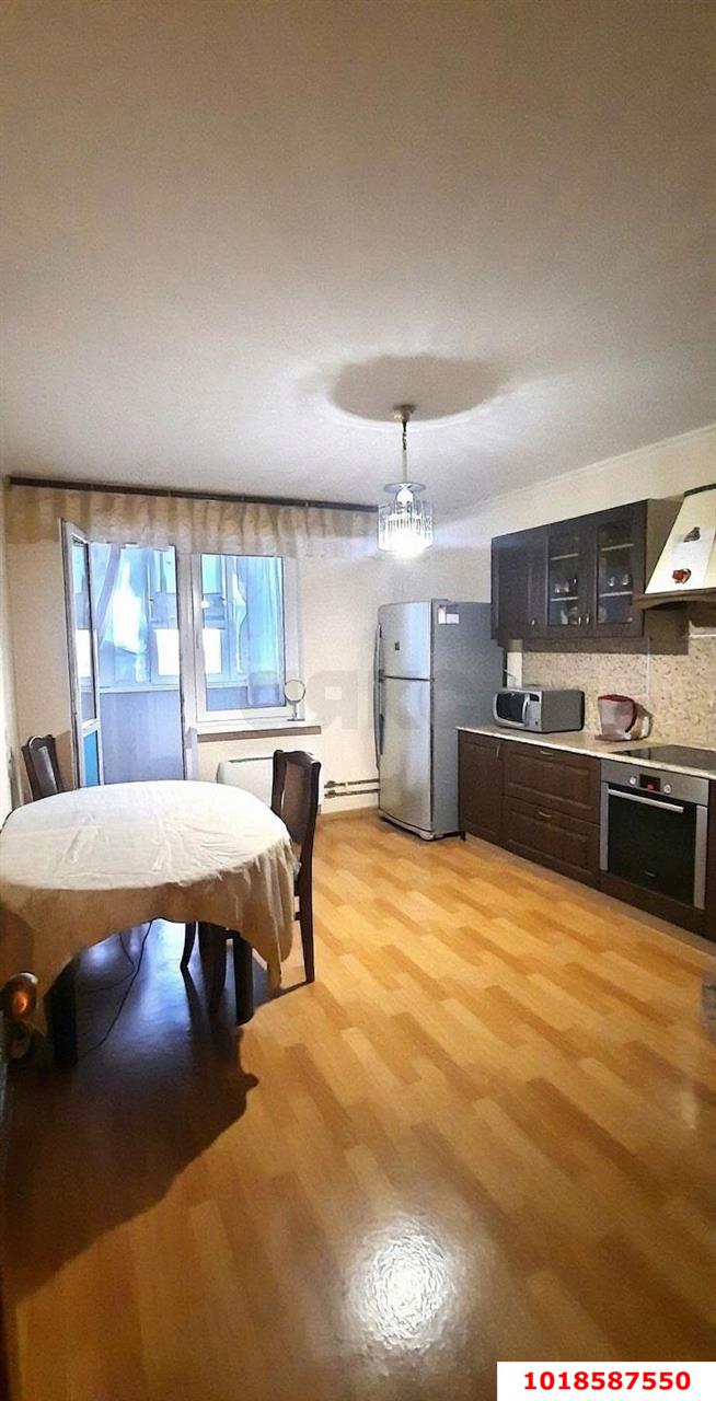 Фото №1: 2-комнатная квартира 74&nbsp;м², 9/16&nbsp;эт. - Краснодар, Центральный внутригородской округ, жилой комплекс имени Чехова, мкр. Дубинка, ул. 1-я Линия Поймы реки Кубань, 2