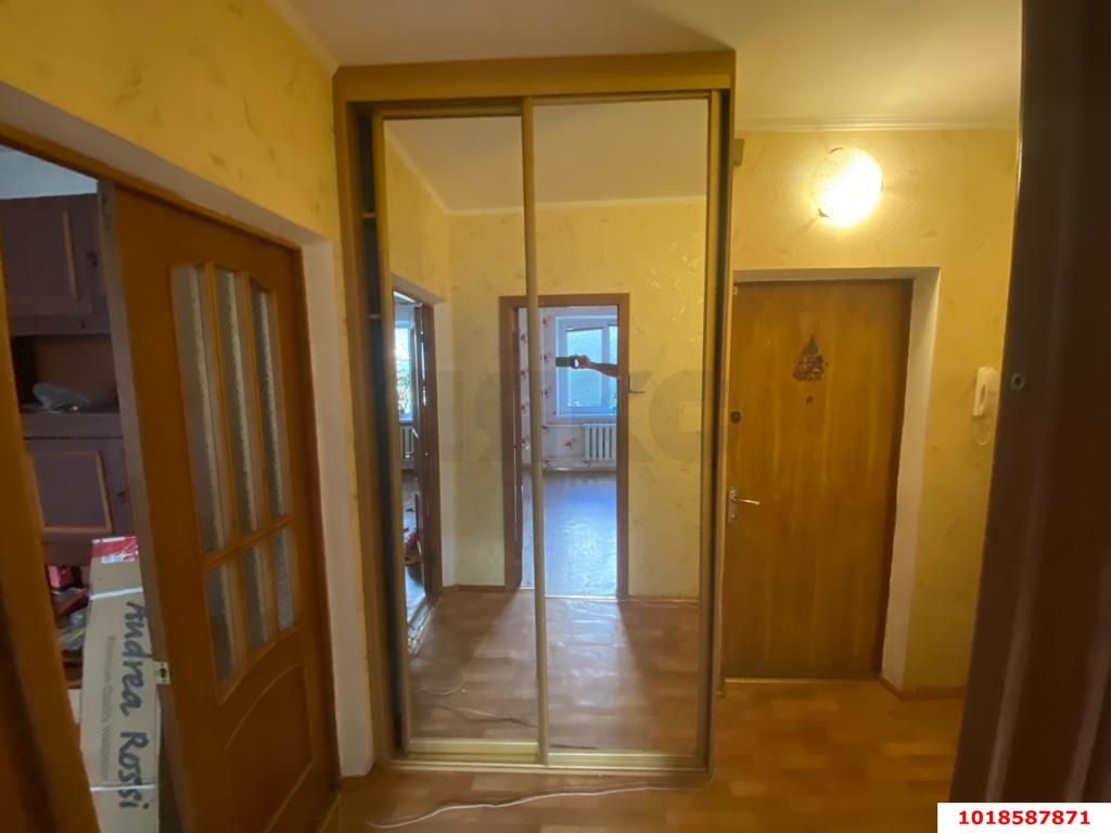 Фото №4: 4-комнатная квартира 82&nbsp;м², 2/10&nbsp;эт. - Новороссийск, Южный, мкр. 10-й, ул. Малоземельская, 1