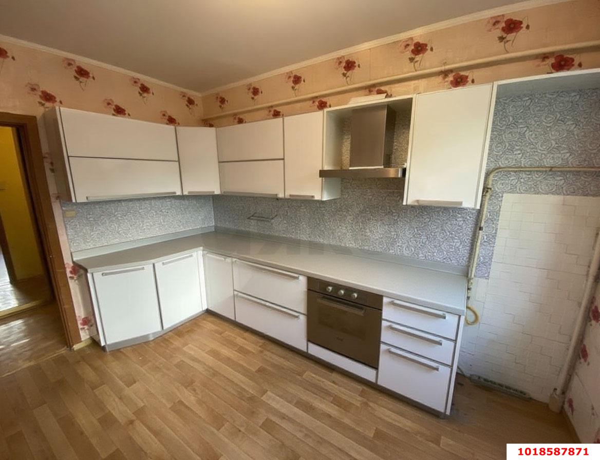 Фото №1: 4-комнатная квартира 82&nbsp;м², 2/10&nbsp;эт. - Новороссийск, Южный, мкр. 10-й, ул. Малоземельская, 1