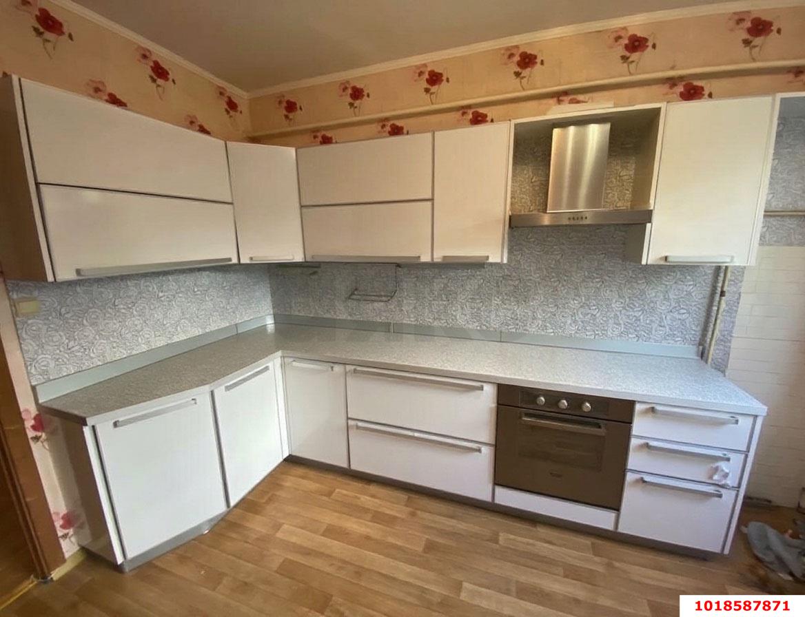 Фото №2: 4-комнатная квартира 82&nbsp;м², 2/10&nbsp;эт. - Новороссийск, Южный, мкр. 10-й, ул. Малоземельская, 1
