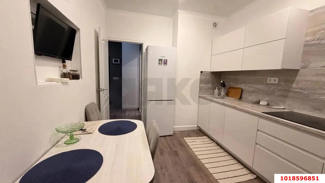 Фото №1: 1-комнатная квартира 38&nbsp;м², 9/17&nbsp;эт. - Краснодар, Прикубанский внутригородской округ, Восточно-Кругликовский, мкр. ЖК Возрождение, ул. имени 40-летия Победы, 109