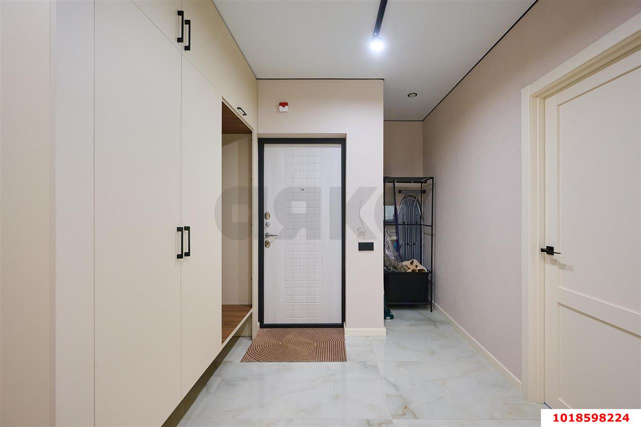 Фото №2: 2-комнатная квартира 72&nbsp;м², 12/18&nbsp;эт. - Знаменский, Карасунский внутригородской округ, мкр. Родные Просторы, ул. Природная, 10Бк2