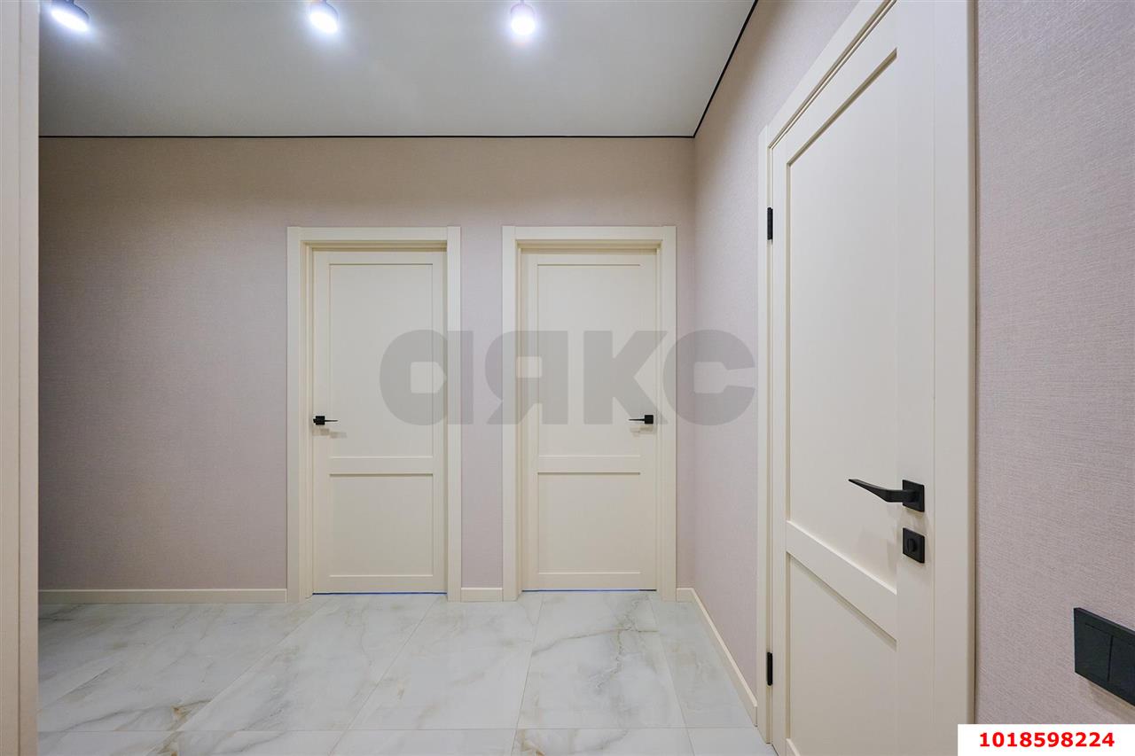 Фото №5: 2-комнатная квартира 72&nbsp;м², 12/18&nbsp;эт. - Знаменский, Карасунский внутригородской округ, мкр. Родные Просторы, ул. Природная, 10Бк2