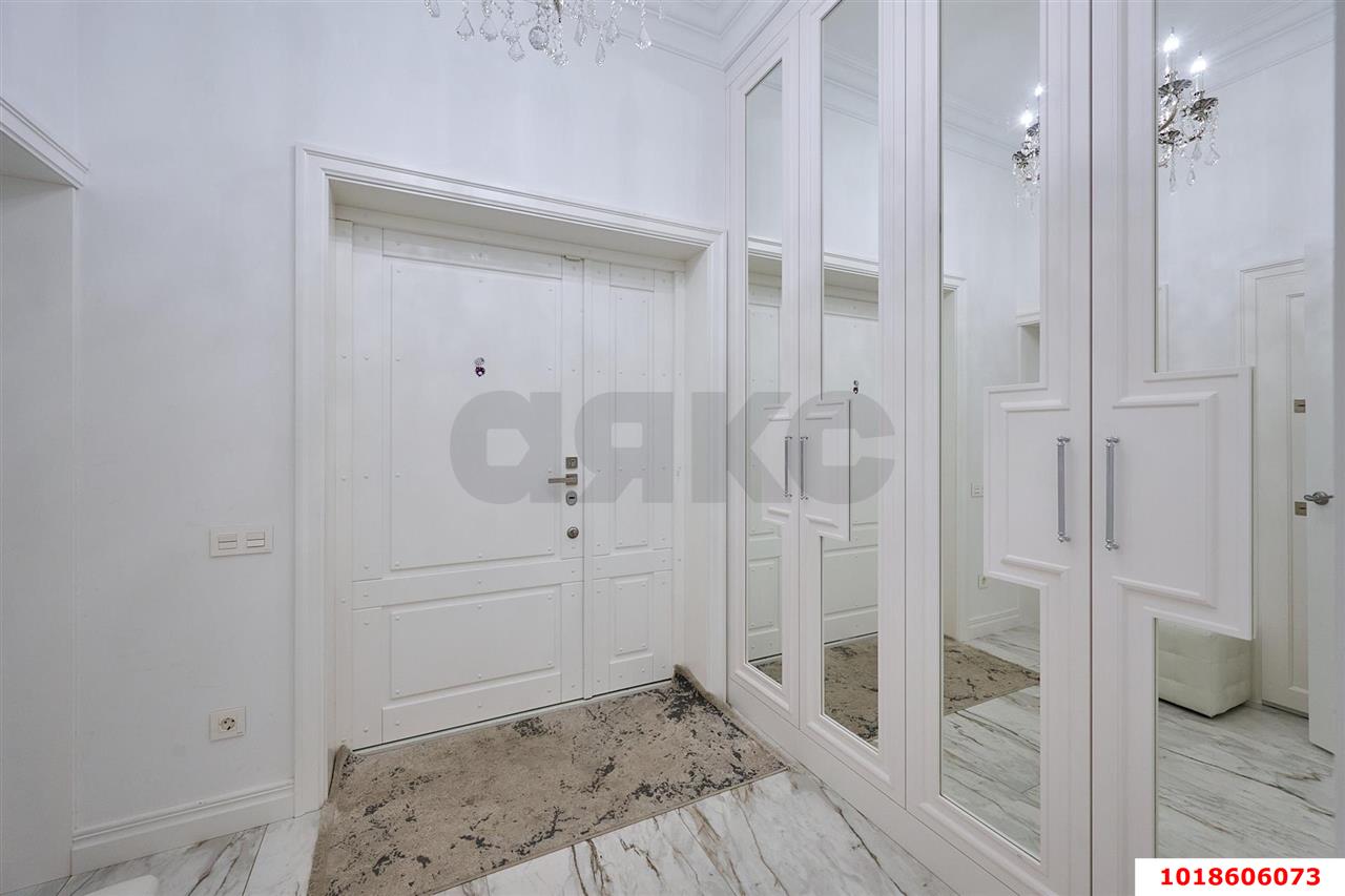 Фото №5: Дом 263&nbsp;м² + 4&nbsp;сот., 2&nbsp;эт. - Краснодар, Прикубанский внутригородской округ, Фестивальный, мкр. Солнечный, ул. Архитектора Ишунина