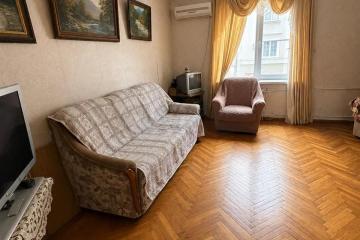 Фото №1: 3-комнатная квартира 86 м², 2/3 эт. - Краснодар, мкр. Центральный, ул. Захарова, 43