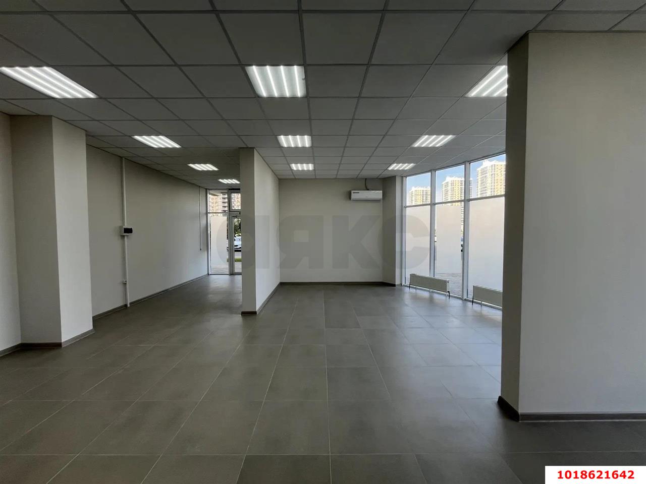 Фото №4: Торговое помещение 65&nbsp;м², 1/20&nbsp;эт. - Краснодар, Прикубанский внутригородской округ, Россинского, мкр. жилой комплекс Атлант, ул. Адмирала Крузенштерна, 6к3
