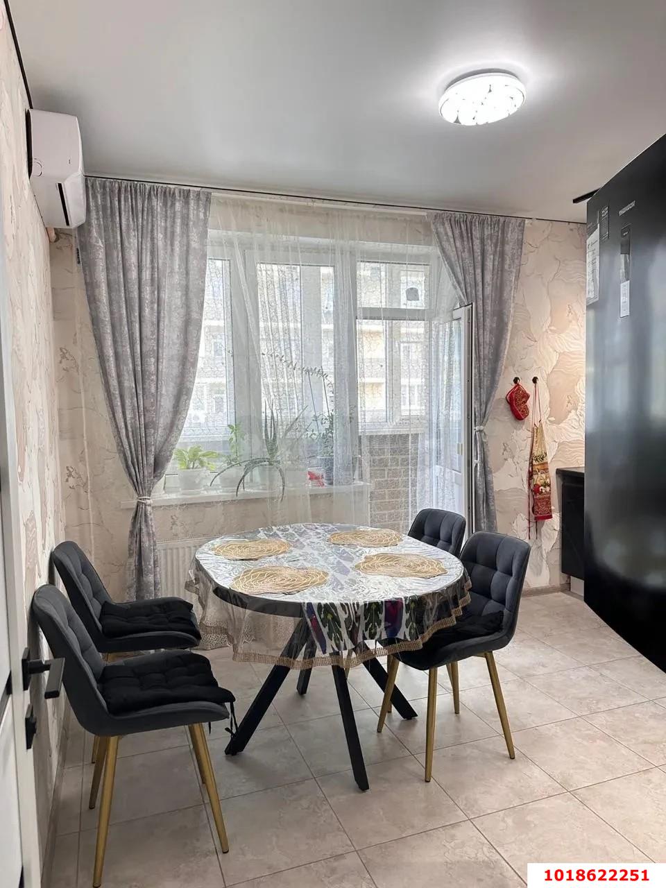 Фото №1: 3-комнатная квартира 72&nbsp;м², 4/17&nbsp;эт. - Краснодар, Прикубанский внутригородской округ, мкр. жилой комплекс Дыхание, ул. Лётчика Позднякова, 2к18