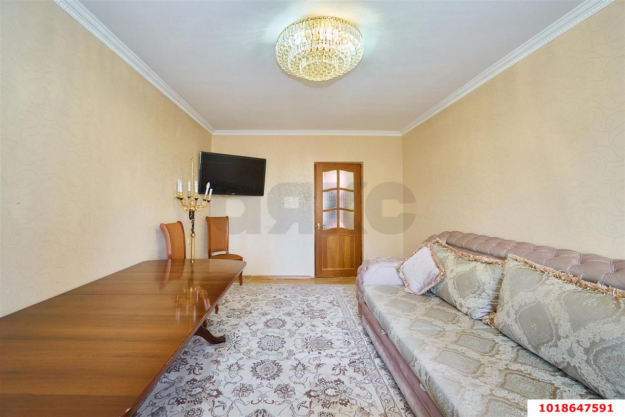 Фото №8: 3-комнатная квартира 70&nbsp;м², 5/10&nbsp;эт. - Краснодар, Западный внутригородской округ, мкр. Юбилейный, пр-кт Чекистов, 4