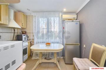 Фото №1: 3-комнатная квартира 69 м², 5/10 эт. - Краснодар, мкр. Юбилейный, пр-кт Чекистов, 4