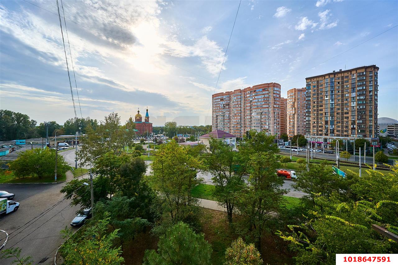 Фото №17: 3-комнатная квартира 70&nbsp;м², 5/10&nbsp;эт. - Краснодар, Западный внутригородской округ, мкр. Юбилейный, пр-кт Чекистов, 4