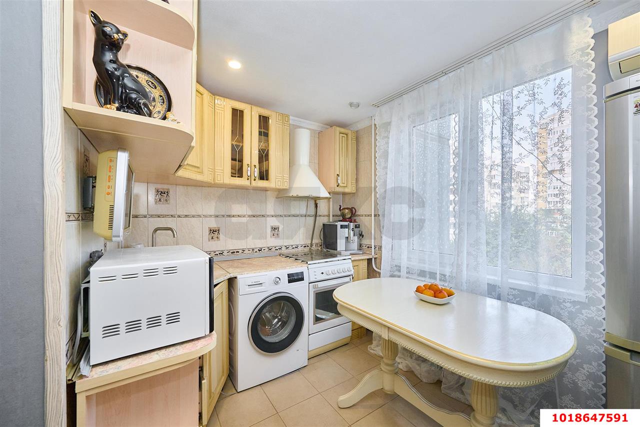 Фото №2: 3-комнатная квартира 70&nbsp;м², 5/10&nbsp;эт. - Краснодар, Западный внутригородской округ, мкр. Юбилейный, пр-кт Чекистов, 4