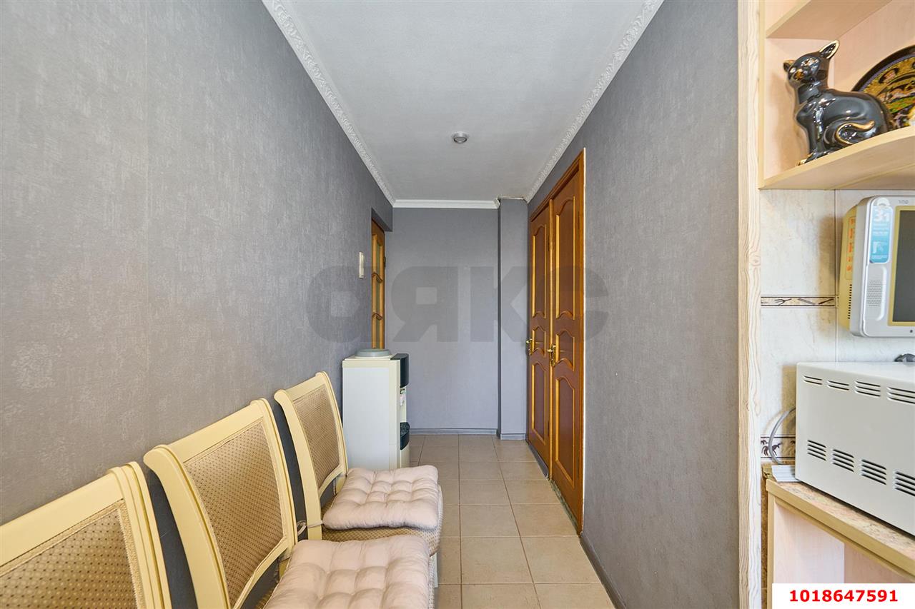 Фото №3: 3-комнатная квартира 70&nbsp;м², 5/10&nbsp;эт. - Краснодар, Западный внутригородской округ, мкр. Юбилейный, пр-кт Чекистов, 4