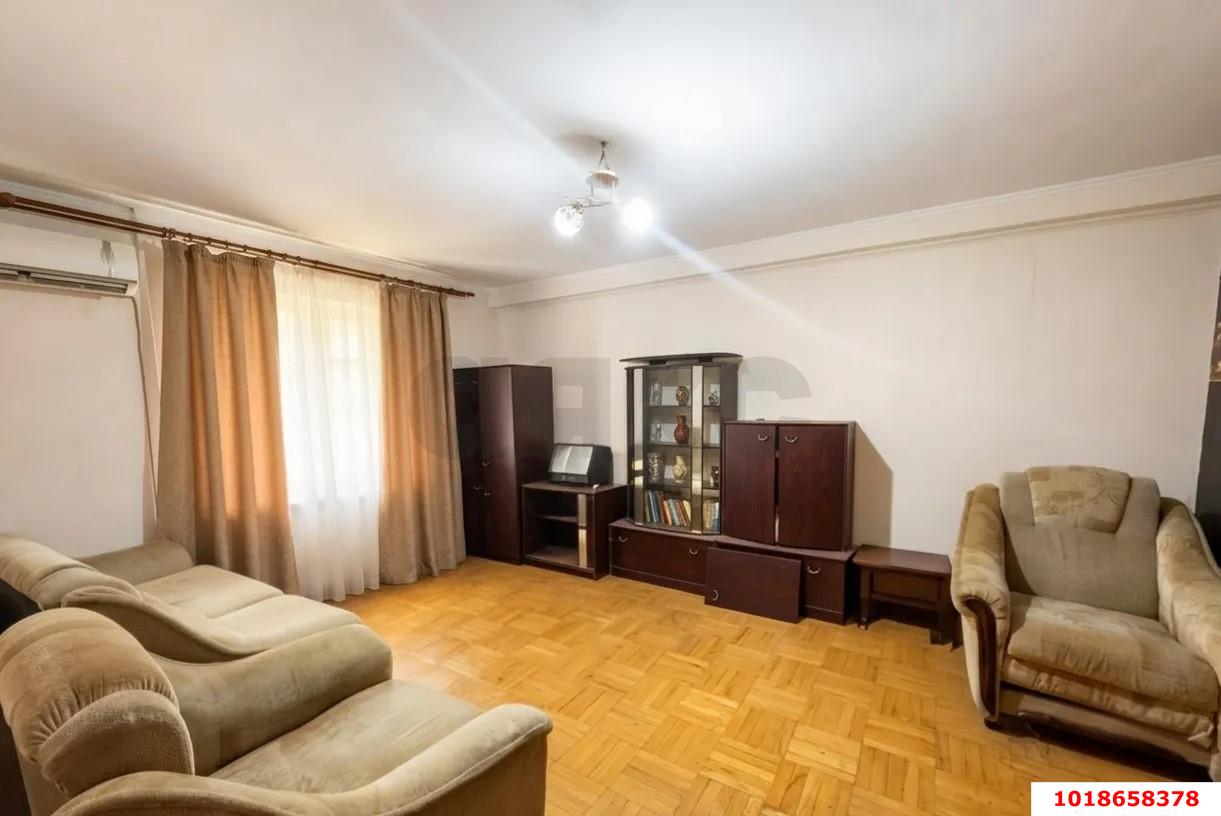 Фото №3: 1-комнатная квартира 37&nbsp;м², 1/10&nbsp;эт. - Краснодар, Западный внутригородской округ, мкр. Юбилейный, ул. Рождественская набережная, 25