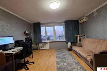 Фото №1: Комната 25 м², 8/9 эт. - Краснодар, мкр. Черёмушки, ул. Селезнёва, 176