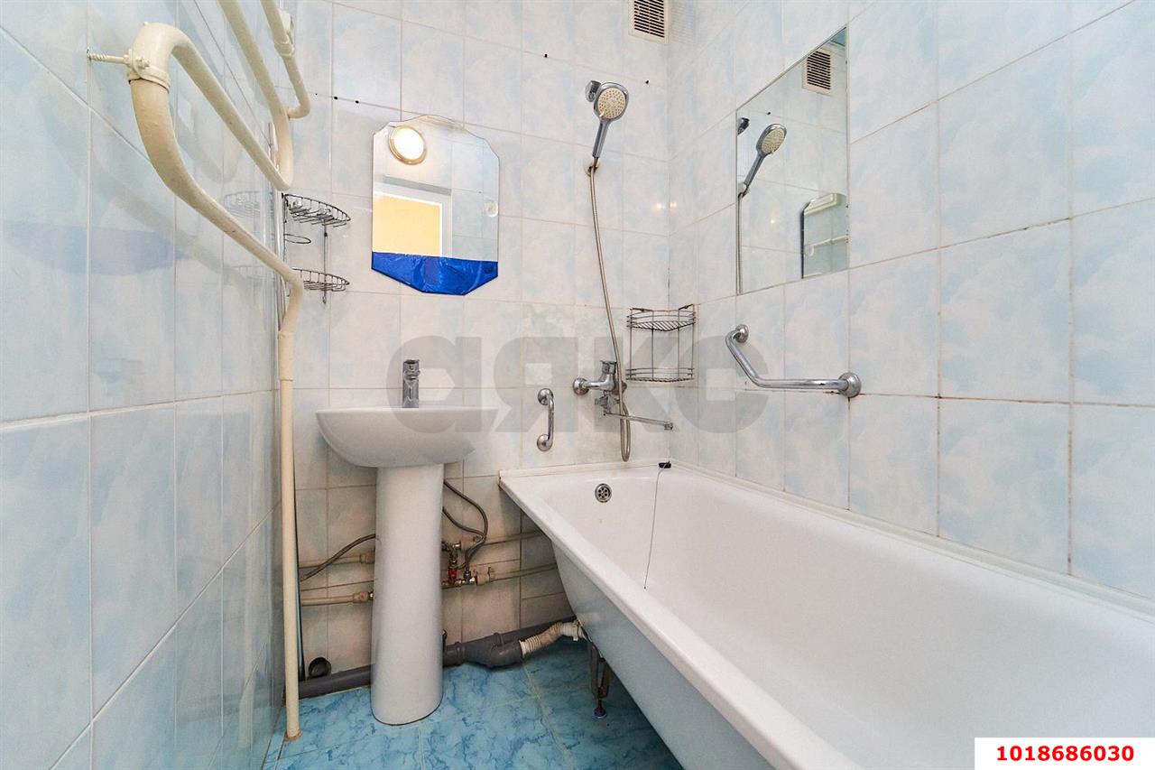 Фото №11: 2-комнатная квартира 50&nbsp;м², 5/5&nbsp;эт. - Краснодар, Центральный внутригородской округ, мкр. Черёмушки, ул. Айвазовского, 50