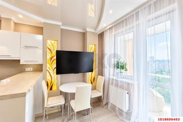 Фото №1: 2-комнатная квартира 70&nbsp;м², 15/17&nbsp;эт. - Краснодар, мкр. Солнечный, пр-кт Константина Образцова, 27/1