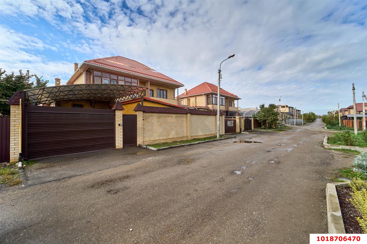 Фото №5: Дом 218&nbsp;м² + 8.45&nbsp;сот., 2&nbsp;эт. - Ленина, Карасунский внутригородской округ, мкр. территория ДНТ Виктория, ул. Ленина, 44