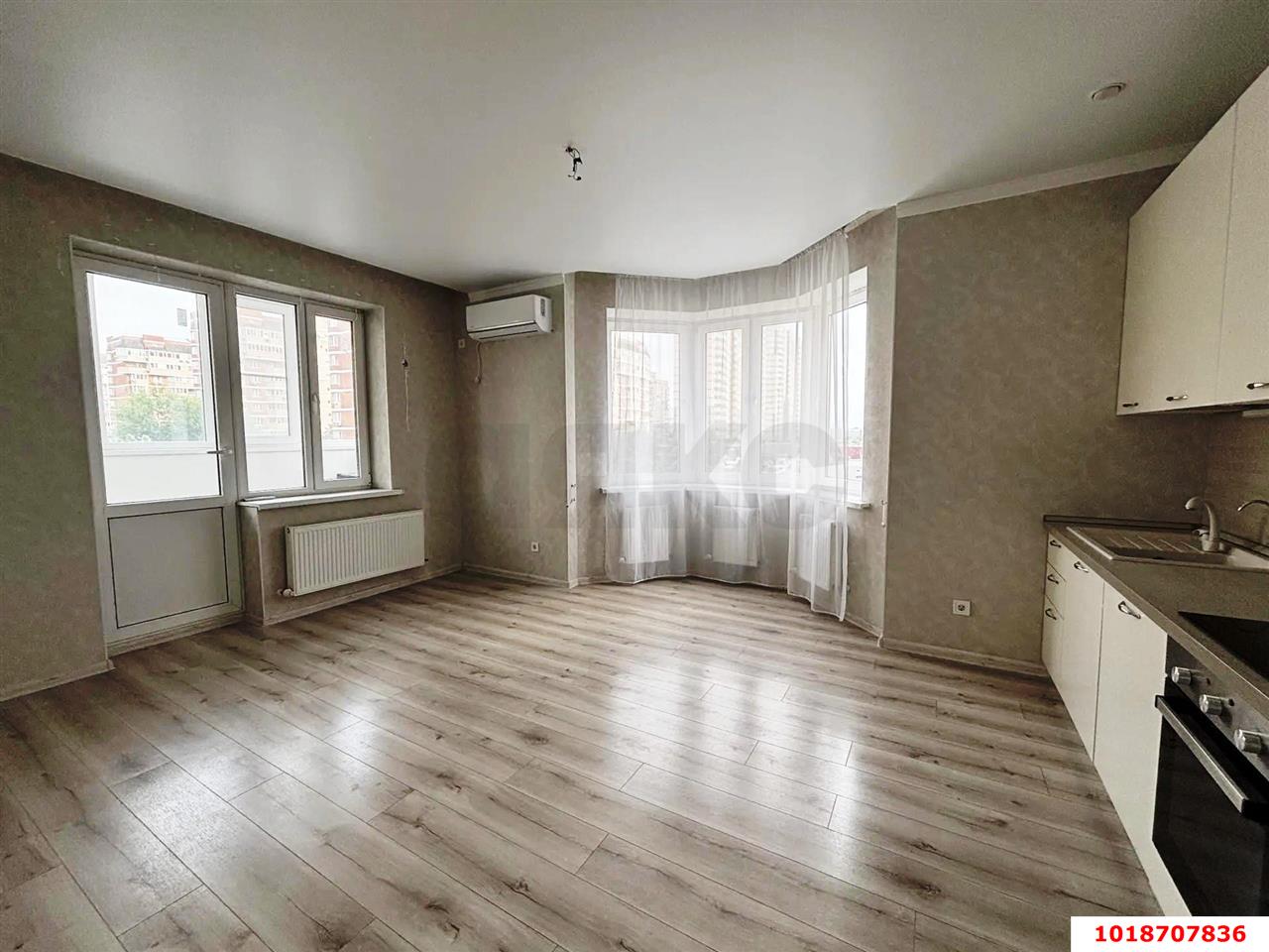 Фото №2: 3-комнатная квартира 90&nbsp;м², 2/16&nbsp;эт. - Краснодар, Прикубанский внутригородской округ, ЖК Любимый Дом, мкр. имени Петра Метальникова, ул. Тополиная, 48к1