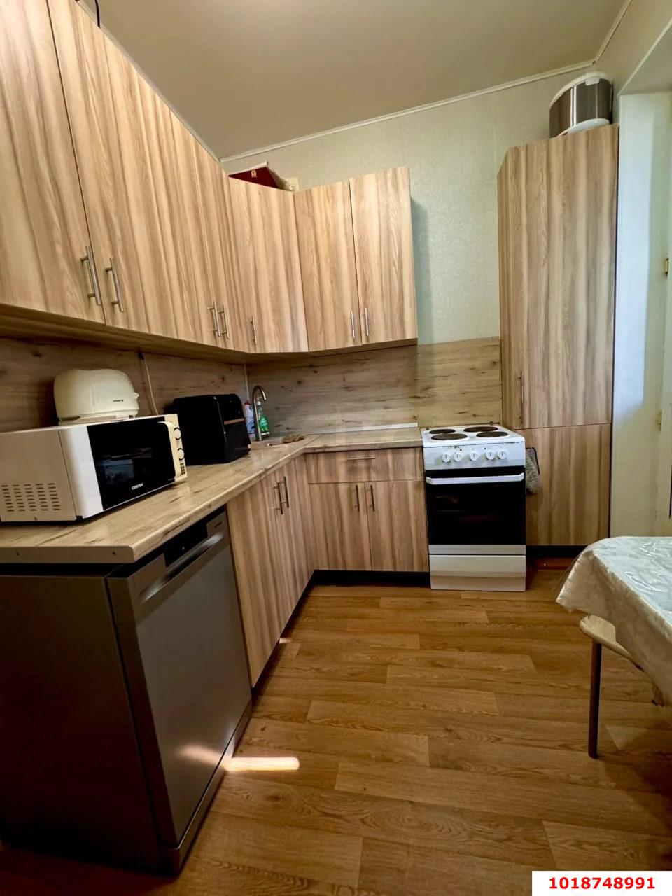Фото №1: 2-комнатная квартира 45&nbsp;м², 5/6&nbsp;эт. - Краснодар, Прикубанский внутригородской округ, мкр. Музыкальный, ул. имени Сергея Есенина, 108/6А