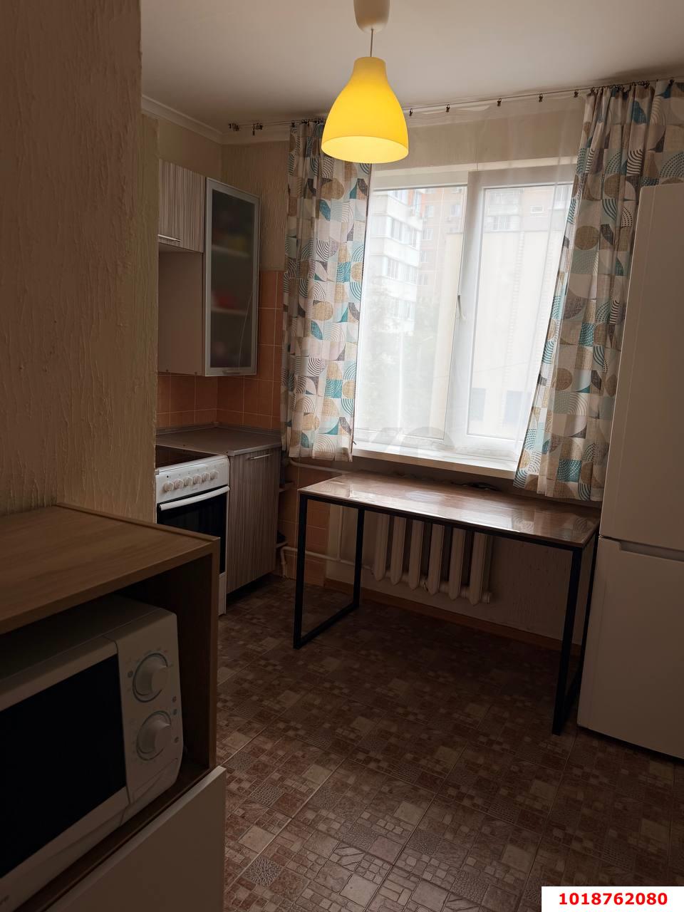 Фото №1: 1-комнатная квартира 37&nbsp;м², 3/12&nbsp;эт. - Краснодар, Западный внутригородской округ, мкр. Юбилейный, б-р Платановый, 19/1