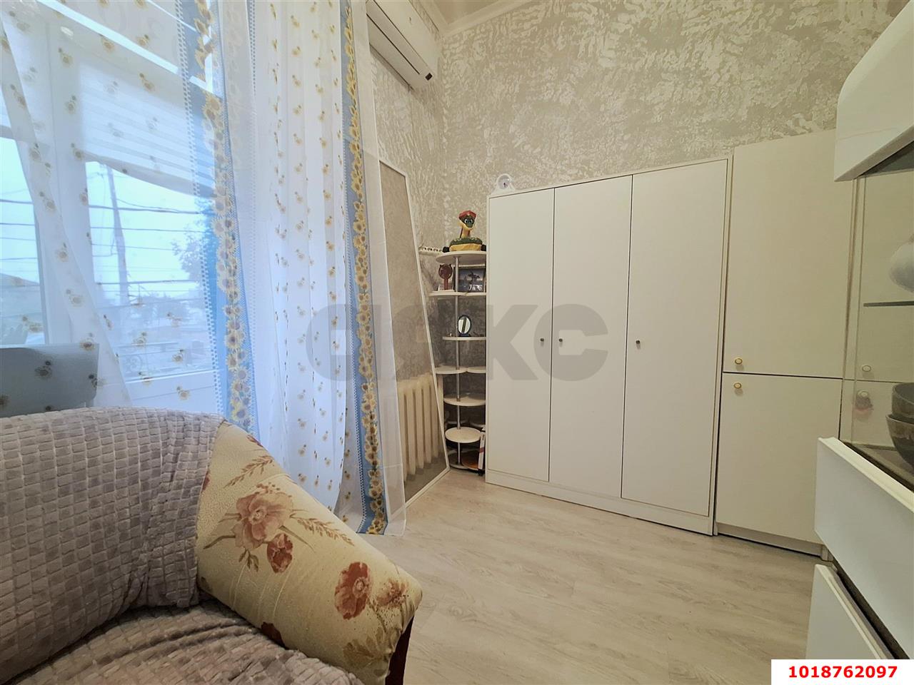 Фото №2: 2-комнатная квартира 30&nbsp;м², 2/2&nbsp;эт. - Краснодар, Центральный внутригородской округ, мкр. Центральный, ул. Чапаева, 104
