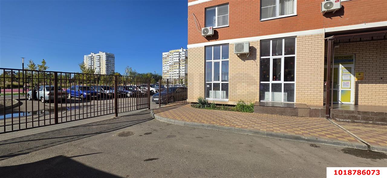 Фото №3: Торговое помещение 103&nbsp;м², 1/16&nbsp;эт. - Краснодар, Прикубанский внутригородской округ, Молодёжный, мкр. жилой комплекс Абрикос, ул. 5-я Дорожная, 68к2
