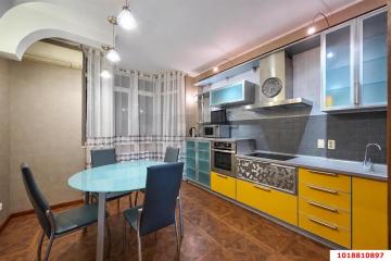 Фото №1: 2-комнатная квартира 70 м², 10/18 эт. - Краснодар, мкр. Фестивальный, ул. Гагарина, 232