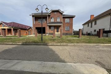 Фото №1: Дом 640 м² + 12 сот., 3 эт. - Краснодар, мкр. Немецкая Деревня, ул. Саксонская, 6