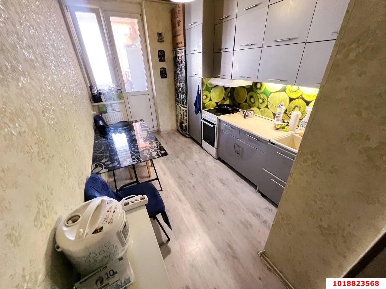 Фото №1: 3-комнатная квартира 64&nbsp;м², 9/10&nbsp;эт. - Краснодар, Прикубанский внутригородской округ, Славянский, мкр. Светлоград